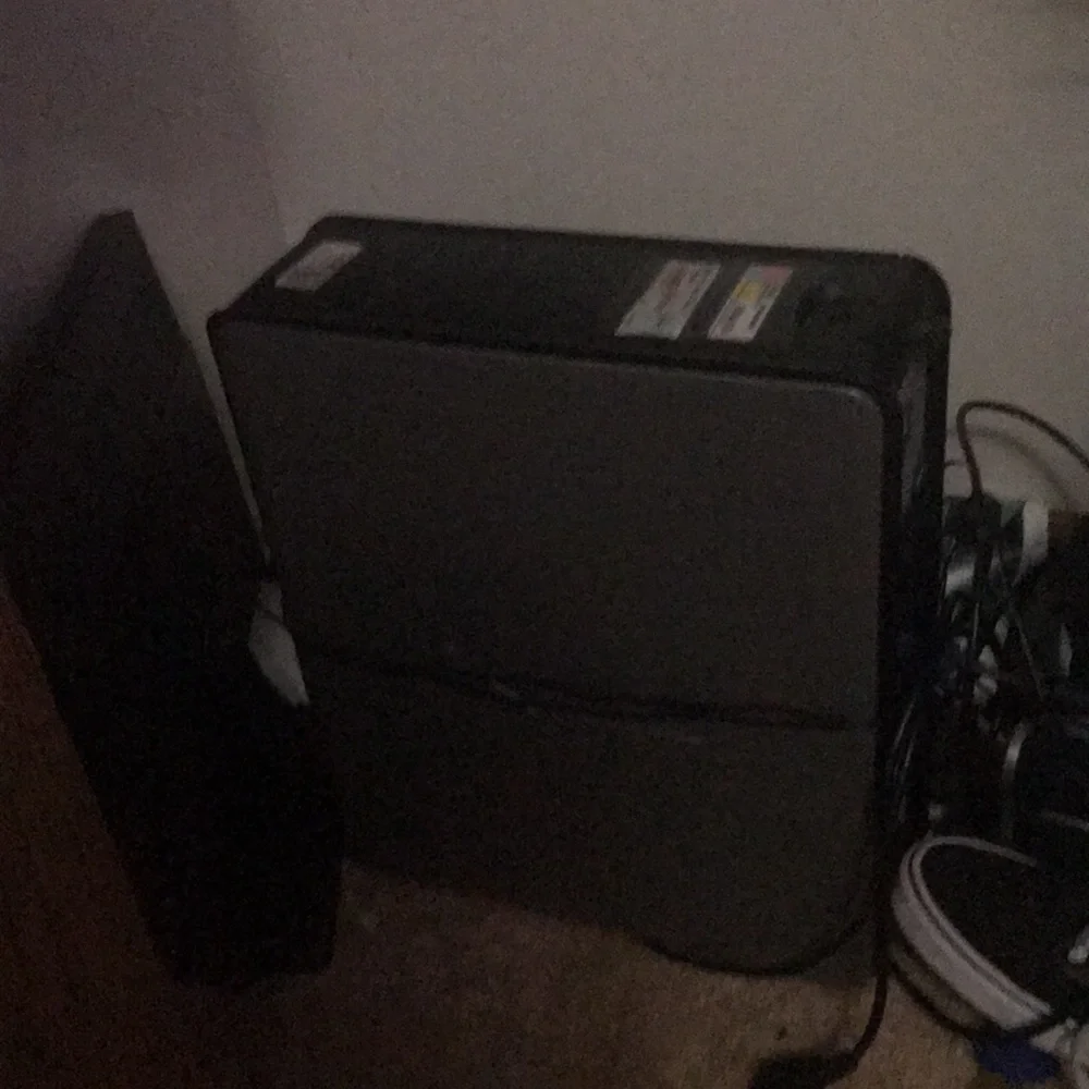 Dell Desktop is in working condition it’s size is 31.4 centimeters then is grey.